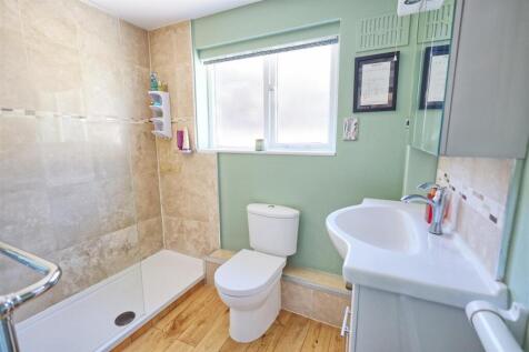 GROUND FLOOR SHOWER ROOM