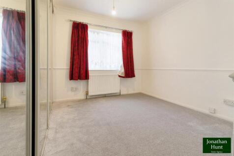 BEDROOM pic 2