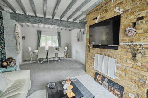 LIVING ROOM/DINING ROOM