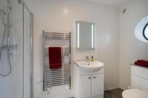 Shower En-Suite
