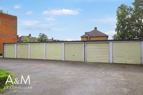 Garage in Block