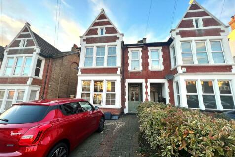 2 bedroom flat for sale in 16 Valkyrie Road, Southend-on-Sea,  Westcliff-on-Sea, SS0