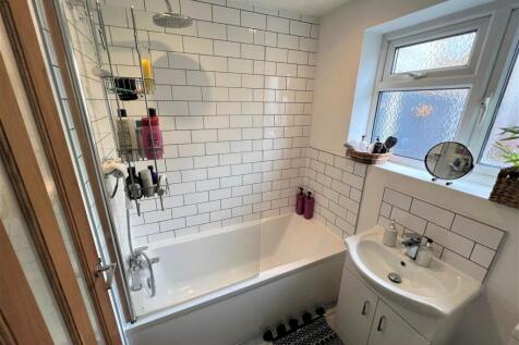 Bathroom.jpg