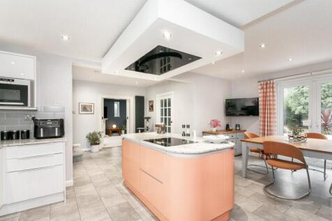 Kitchen/dining/living