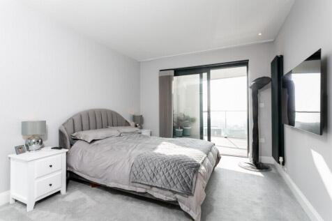 Principal bedroom