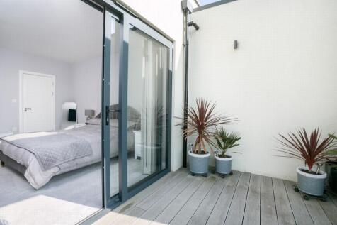 Principal bedroom