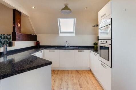 18 Flat 2 Kitchen (2).jpg