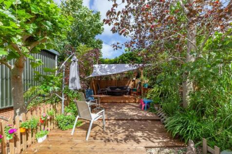 29  Exterior Flat 2 Garden.jpg