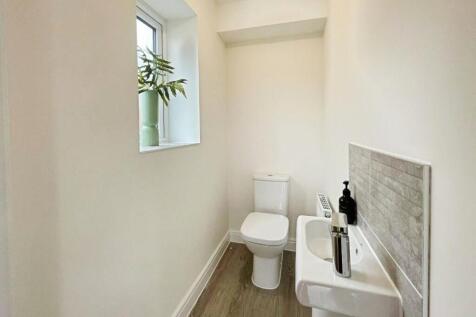 pbox-bathroom-346680.JPG
