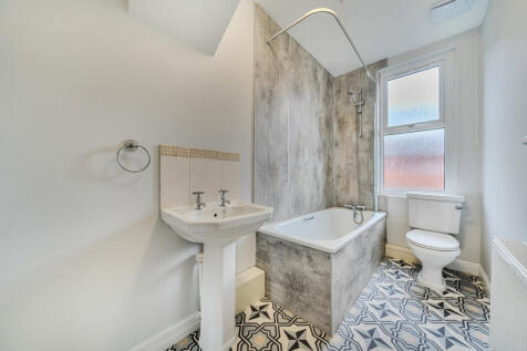 1372791-5-690885b...