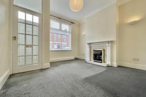 83 Lowfield Living Room.jpeg