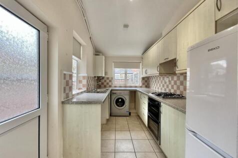 83 Lowfield Kitchen (2).jpeg