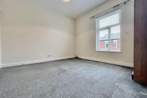 83 Lowfield Bedroom 1.jpeg