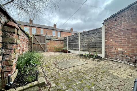 83 Lowfield Garden (2).jpeg