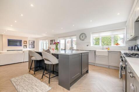 Kitchen/dining/family room