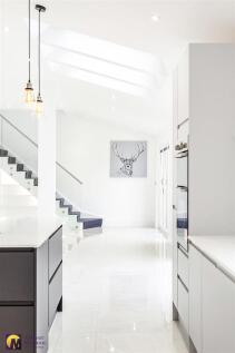 SUPERB OPEN PLAN LIVING ROOM / KITCHEN