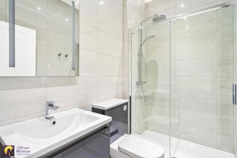LUXURY EN-SUITE SHOWER ROOM