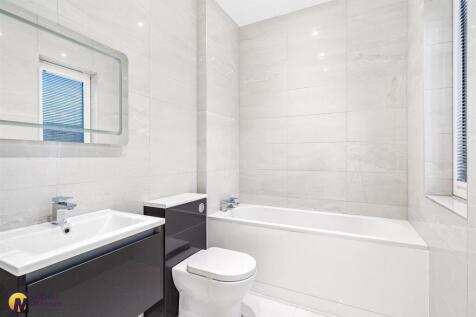 LUXURY EN-SUITE BATHROOM