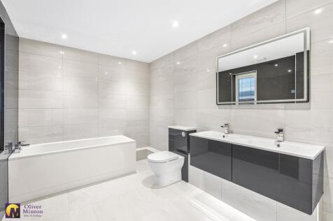 LUXURY EN-SUITE BATHROOM