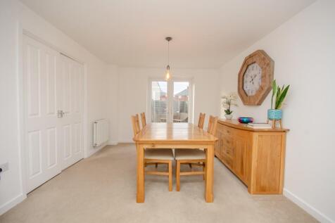 Dining room pic 2.jpg