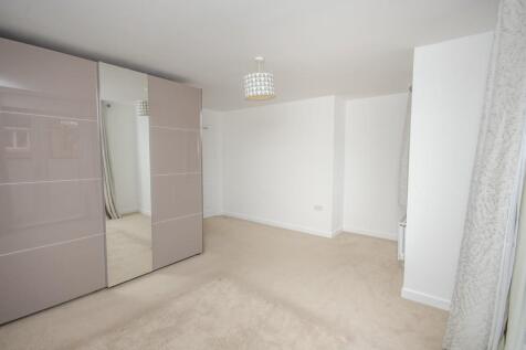 Bedroom 1 pic 2.jpg