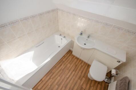 Ensuite bathroom.jpg