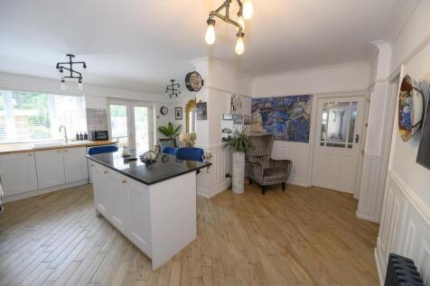 Kitchen-family main pic.jpg