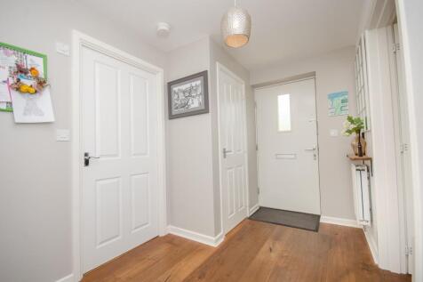 Entrance hall pic 2.jpg