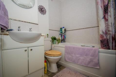 En-suite bathroom.jpg