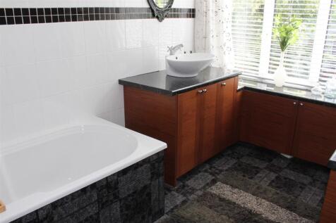 TILED 3-PIECE BATHROOM