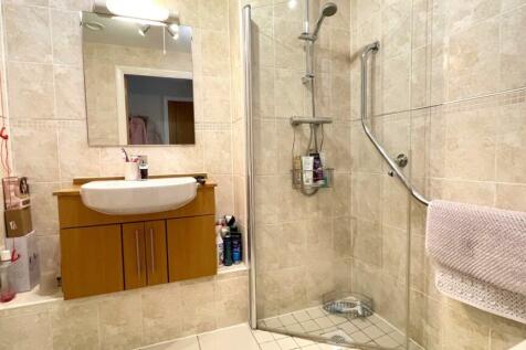 TILED 3 PIECE SHOWER ROOM