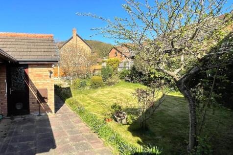 CORNER PLOT LANDSCAPED GARDENS