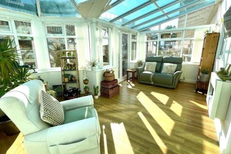 P SHAPED CONSERVATORY