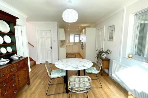 KITCHEN/ DINING ROOM