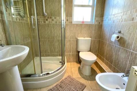 TILED GROUND FLOOR 4 PIECE SHOWER ROOM