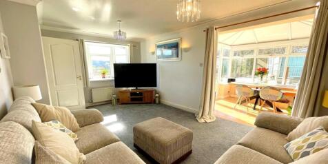 DOUBLE ASPECT LOUNGE/DINING ROOM