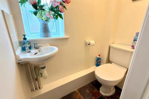 2-PIECE CLOAKROOM