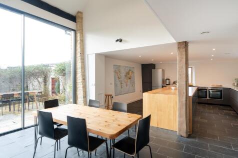 Kitchen dinning area 