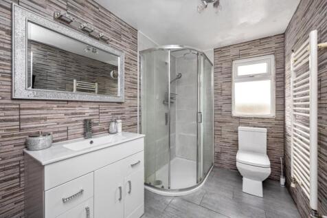 en-suite shower room.jpg