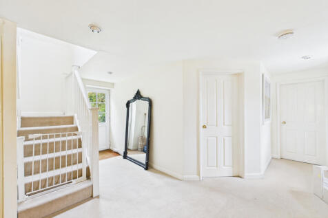 CAM01354G0-PR0591-STILL002