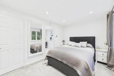 CAM01984G0-PR0531-STILL006