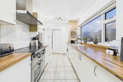 CAM01984G0-PR0531-STILL018