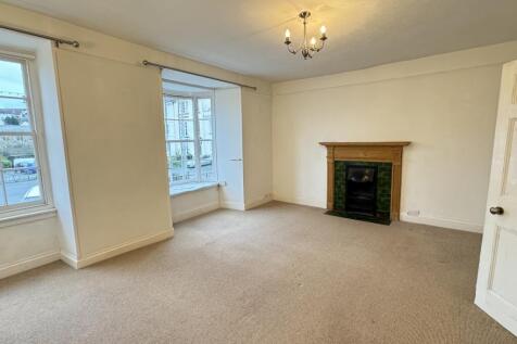 39 The Strand - lounge (2)