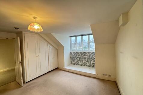 39 The Strand - bedroom