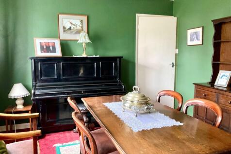 Dining Room Pic2.jpg