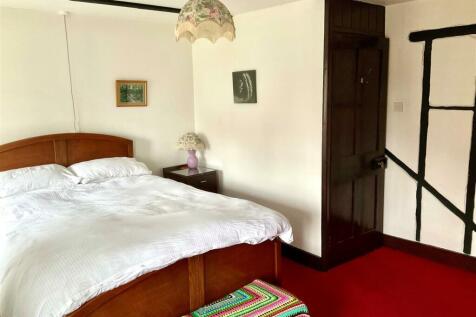 Bedroom 1 pic3.jpg