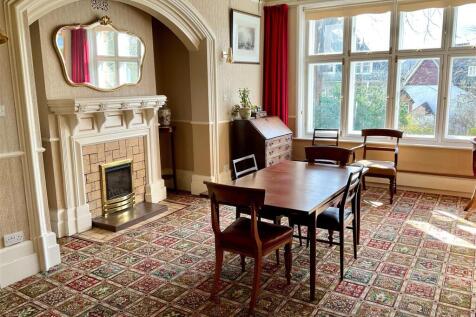 Dining Room pic5.jpg