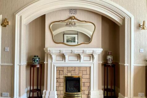 Dining Room pic1.jpg