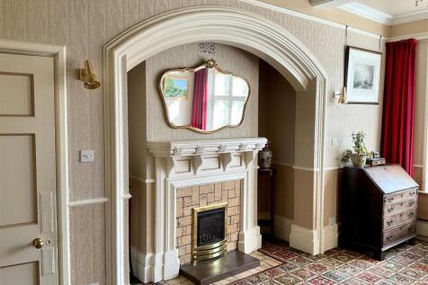 Dining Room Pic3.jpg