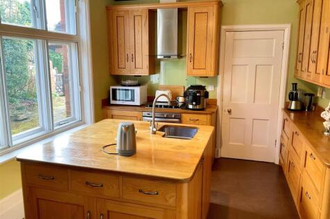 Kitchen pic3.jpg